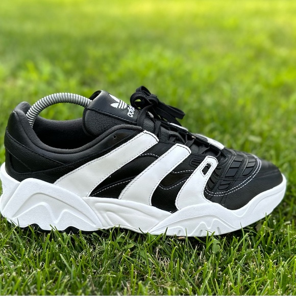 Brand new shoes Adidas Originals Predator XLG Core Black mens size 10,5 us - Picture 5 of 6
